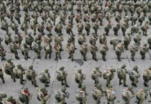 Ukrayna’nın Savaştan Önceki ve Sonraki Yıkıcı Halini Gösteren Fotoğraflar Rus Askerleri